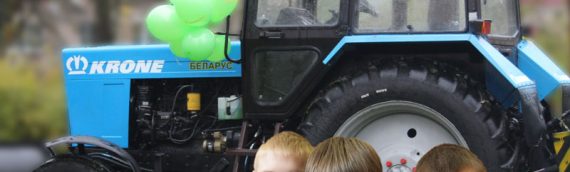 Ein neuer Traktor für das Kinderheim von Krasnogorodsk